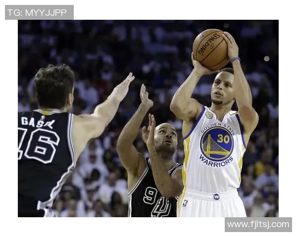 勇士与马刺首场对决精彩回顾球星表现与战术分析一览