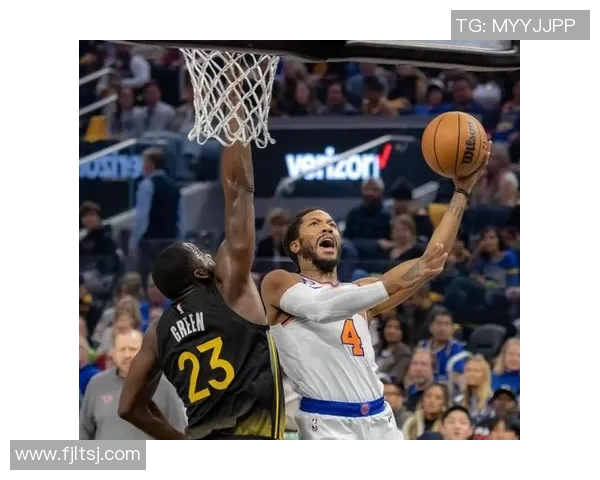 勇士与尼克斯激战正酣赛场精彩瞬间回顾与分析