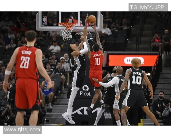 快船与马刺季后赛第三场激战回顾与精彩瞬间分析