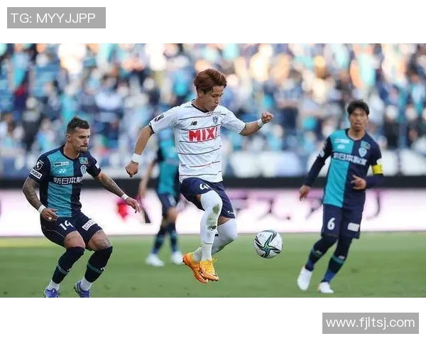 福冈黄蜂与群马的激烈对决展现足球魅力与团队精神