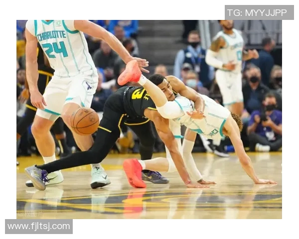 勇士与黄蜂激战正酣文字直播全程跟踪精彩瞬间不容错过